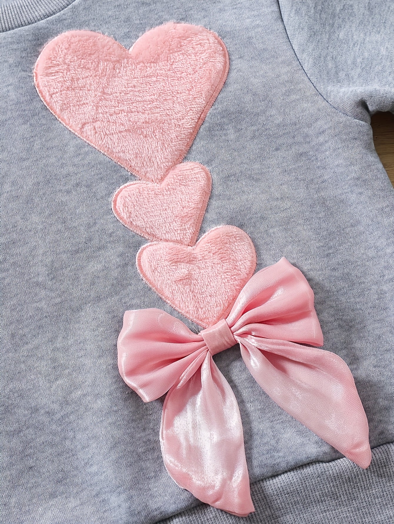 Girls' 2pcs Outfit Set, Casual Crew Neck Long Sleeve Top with Heart & Bow Embroidery, Rib-Knit Polyester, Non-Stretch Knit Fabric, Regular Fit,
