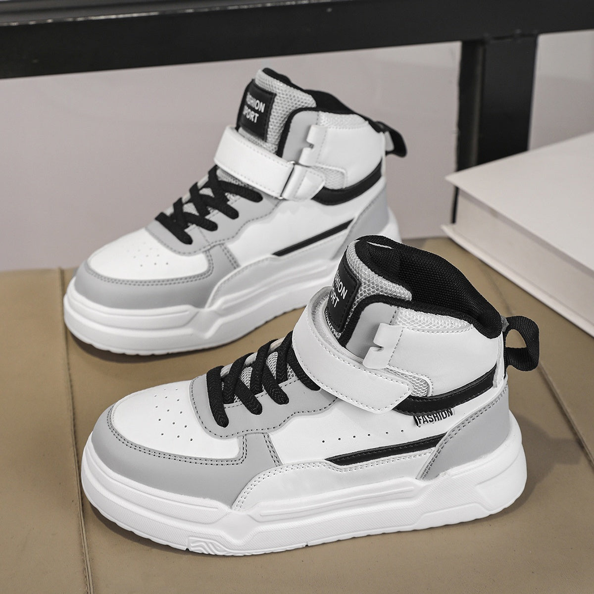 Casual Shoes with a Convenient Closure Design, Unique Sporty Shoes for Kids, Breathable And Non-Slip