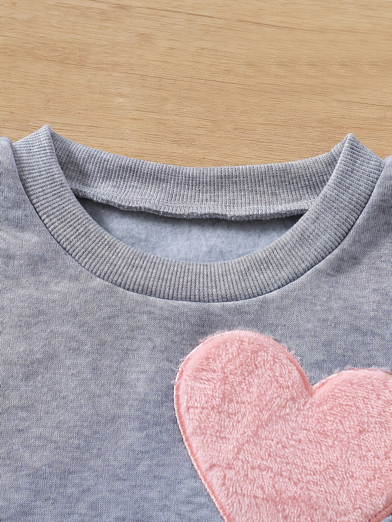 Girls' 2pcs Outfit Set, Casual Crew Neck Long Sleeve Top with Heart & Bow Embroidery, Rib-Knit Polyester, Non-Stretch Knit Fabric, Regular Fit,