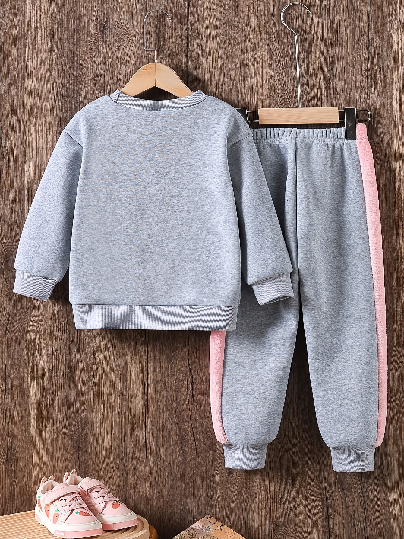 Girls' 2pcs Outfit Set, Casual Crew Neck Long Sleeve Top with Heart & Bow Embroidery, Rib-Knit Polyester, Non-Stretch Knit Fabric, Regular Fit,